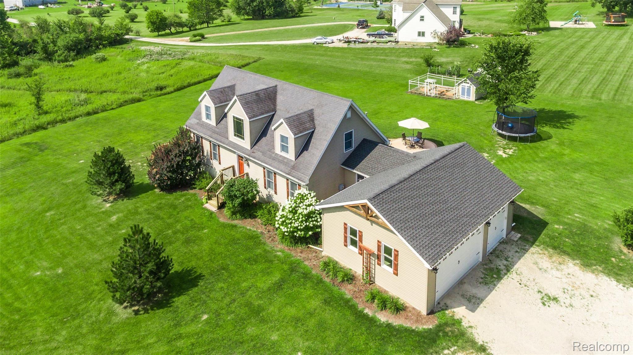 9133 Faussett Road Fenton, MI 48430 - Photo 1 of 39 Exteriors (6 of 24).jpg