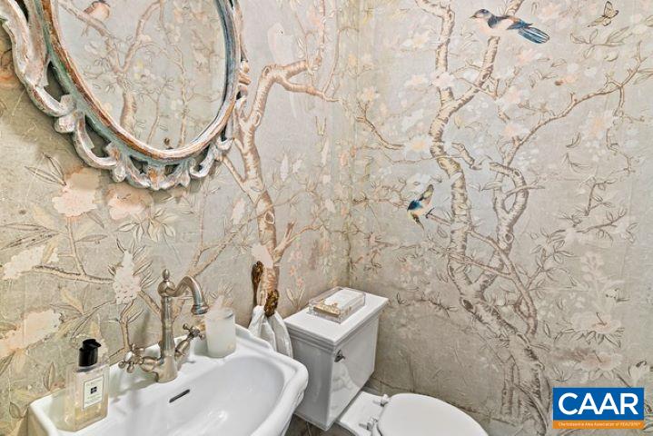 123 Cameron Lane Charlottesville, VA 22903 - Photo 21 of 43 a bathroom with a toilet and a sink