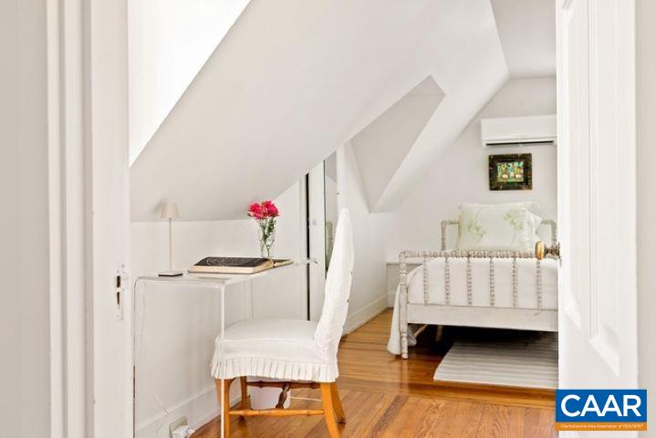 123 Cameron Lane Charlottesville, VA 22903 - Photo 24 of 43 a view of an entryway with furniture