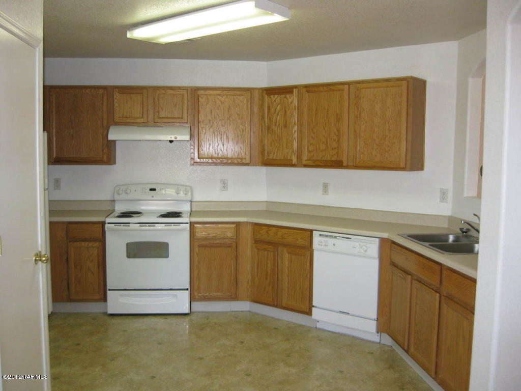 1295 North Wildcat Diers Road Tucson, AZ 85745 - Photo 2 of 4