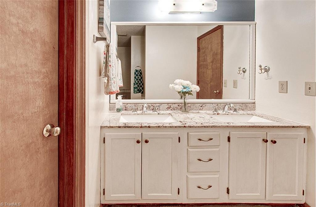 3269 Earnhardt Road Sophia, NC 27350 - Photo 13 of 34