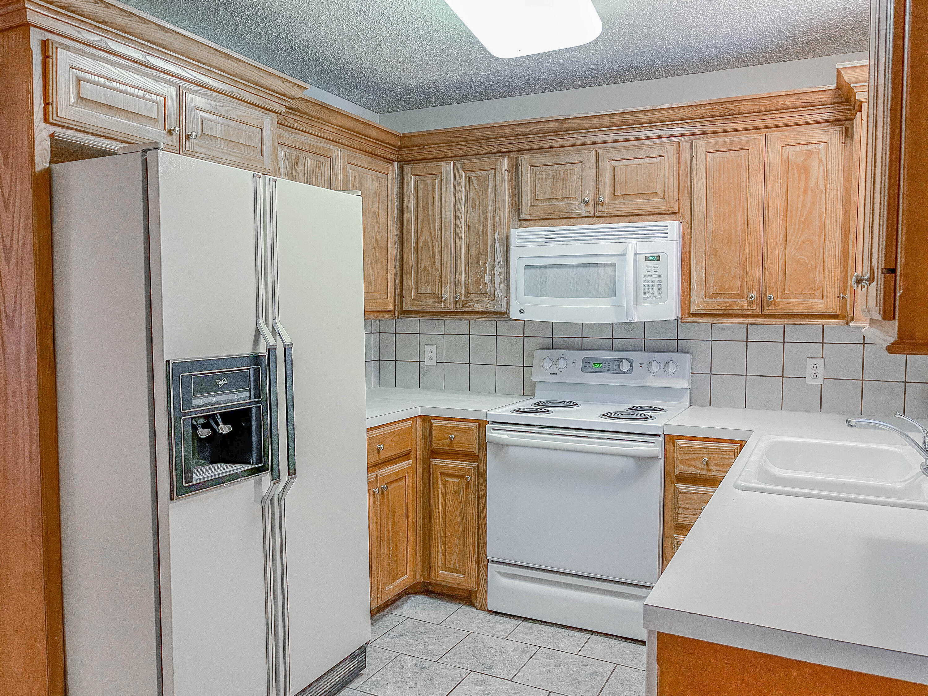 6712 4th Street, Unit B Lubbock, TX 79416 - Photo 4 of 10 IMG_5823-2