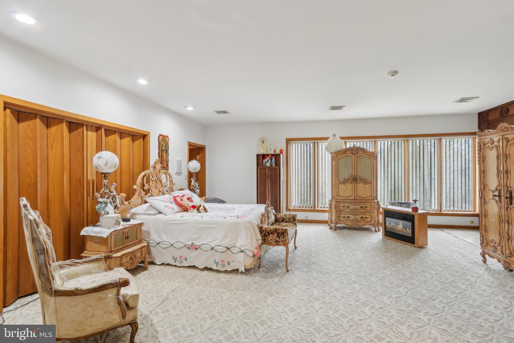 27 Cannon Range Road Milmay, NJ 08340 - Photo 76 of 95 a bedroom with furniture and large window