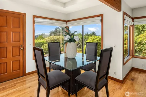 $4,435,000 | 9636 Northeast 30th Place, Clyde Hill, WA 98004