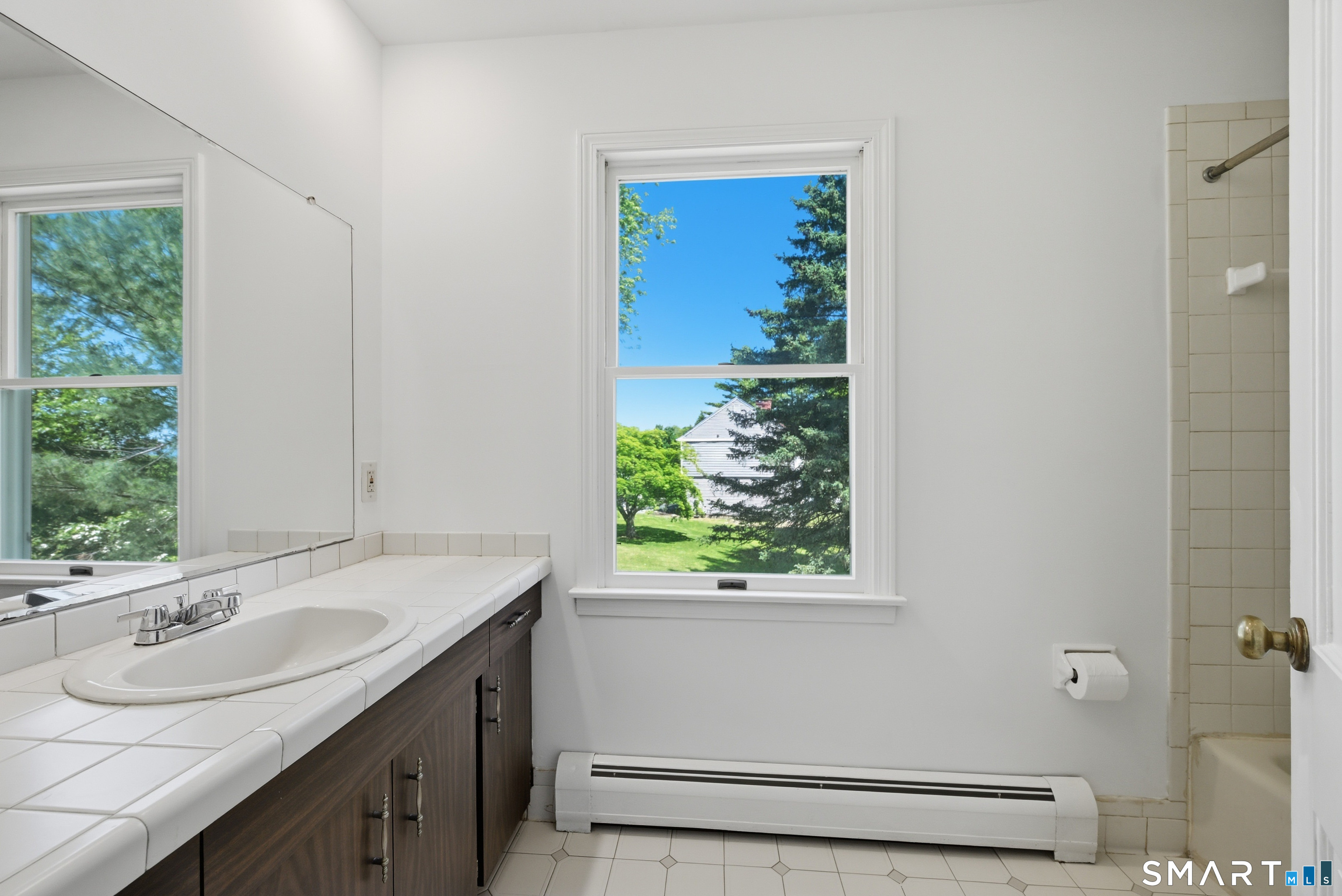 15 Valley View Road Newtown, CT 06470 - Photo 21 of 25 Primary En-suite