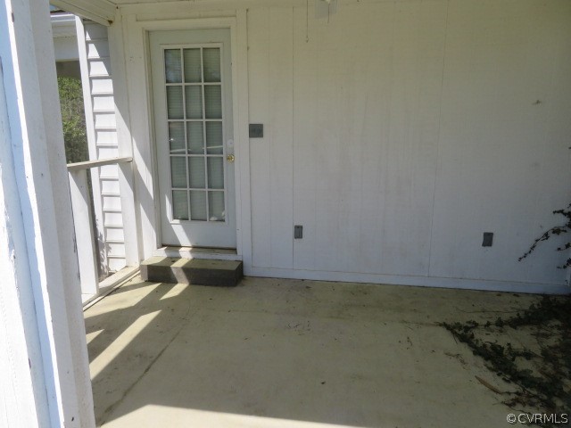 15212 Wilkinson Road Dinwiddie, VA 23841 - Photo 4 of 46 an empty room with windows