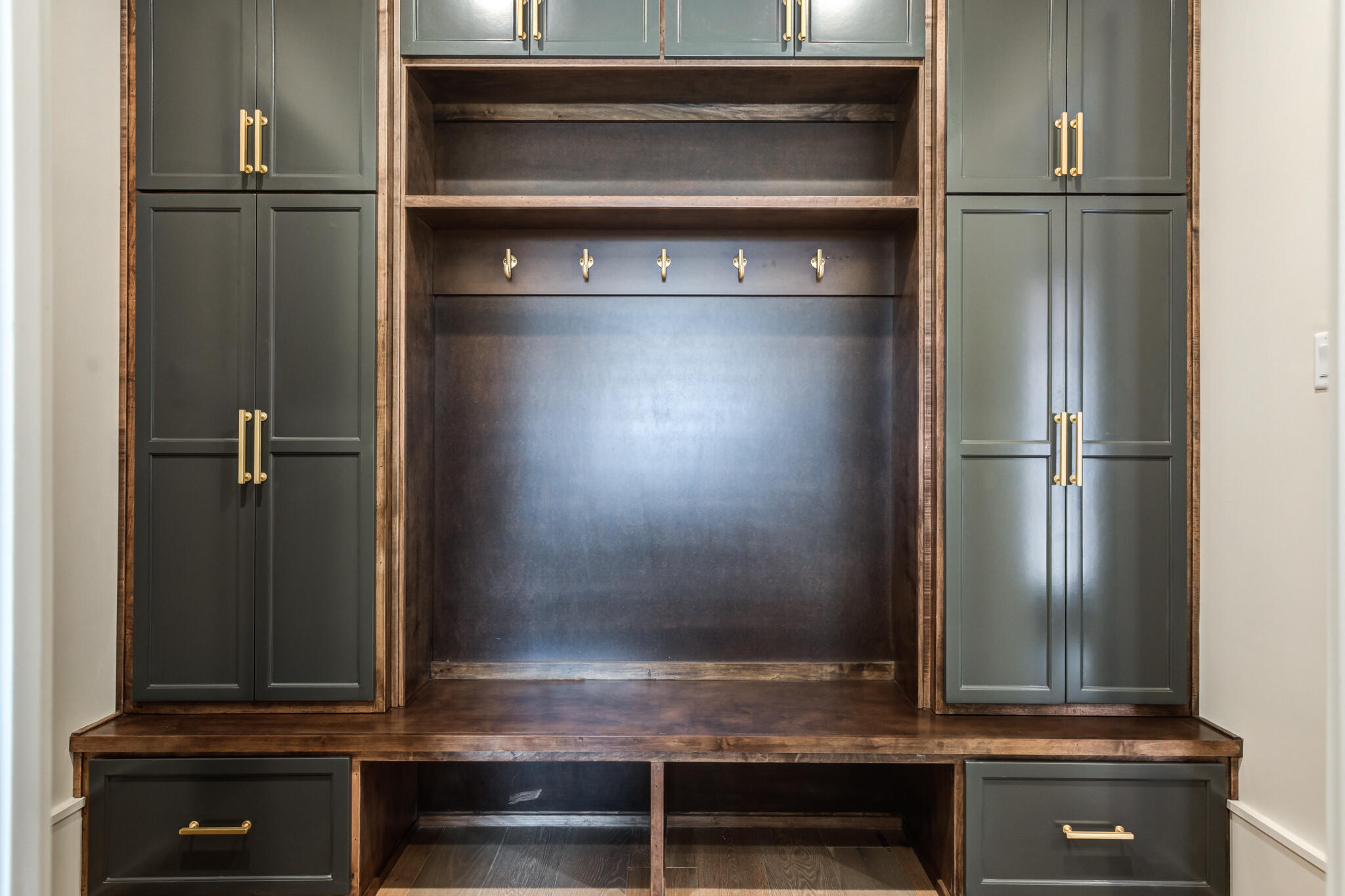 4510 Zadar Avenue Lubbock, TX 79407 - Photo 114 of 142 4150-Zadar-Ave_Lubbock-TX_67_Mudroom