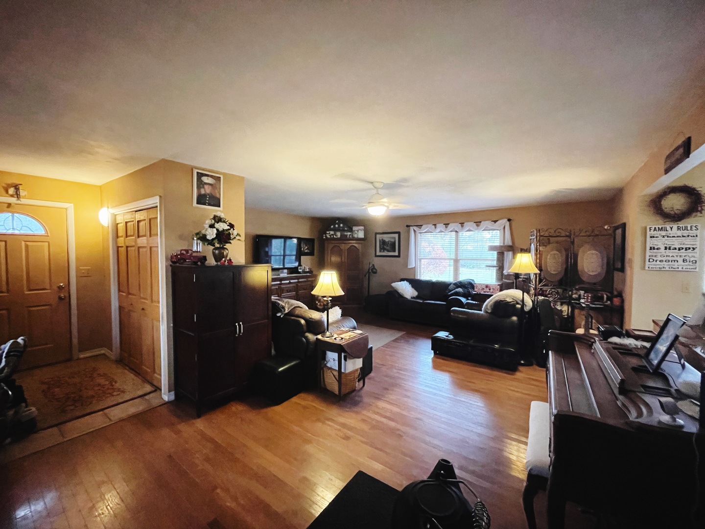 3214 Stieg Road Woodstock, IL 60098 - Photo 3 of 20 a living room with furniture