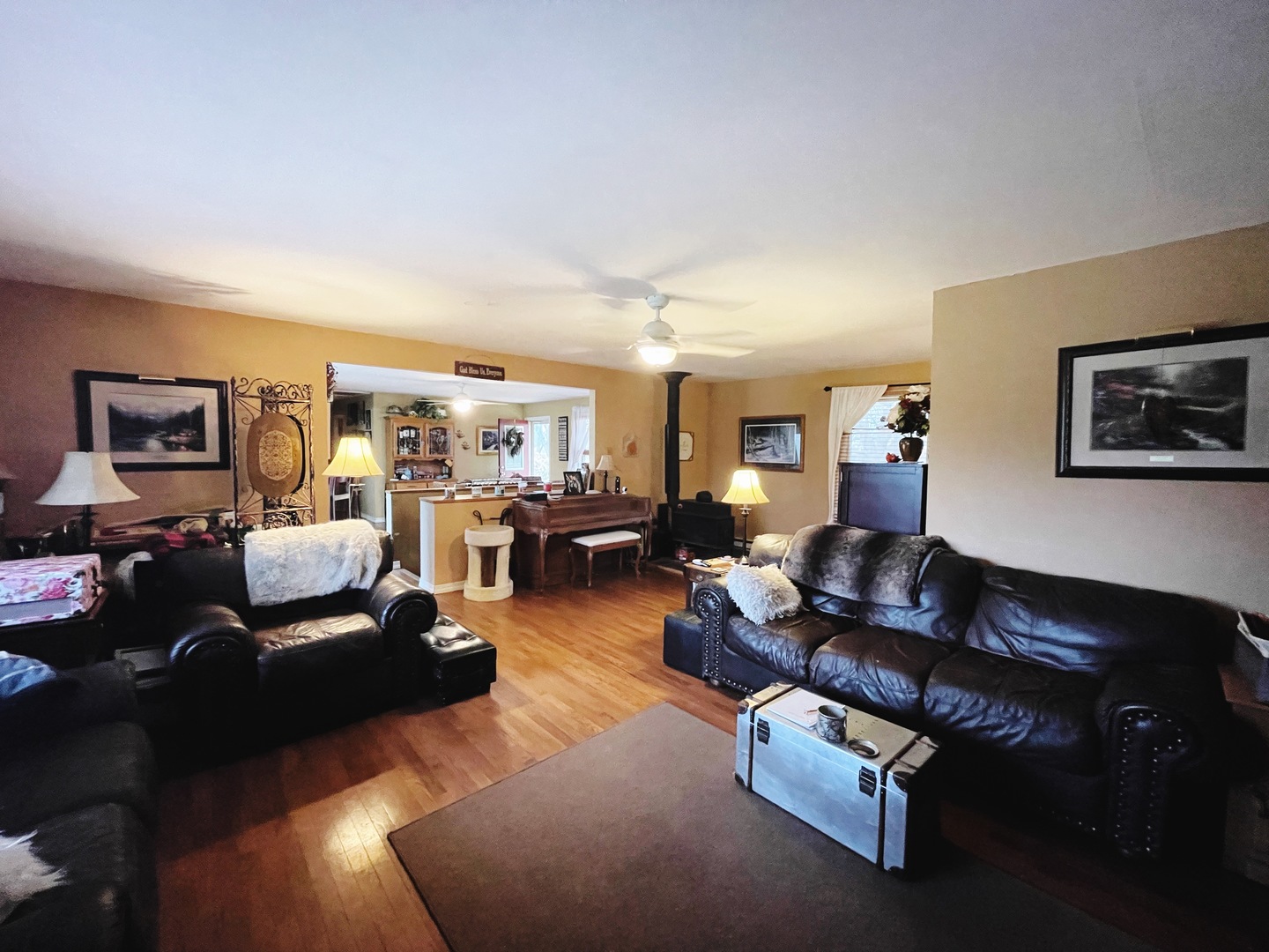 3214 Stieg Road Woodstock, IL 60098 - Photo 4 of 20 a living room with furniture