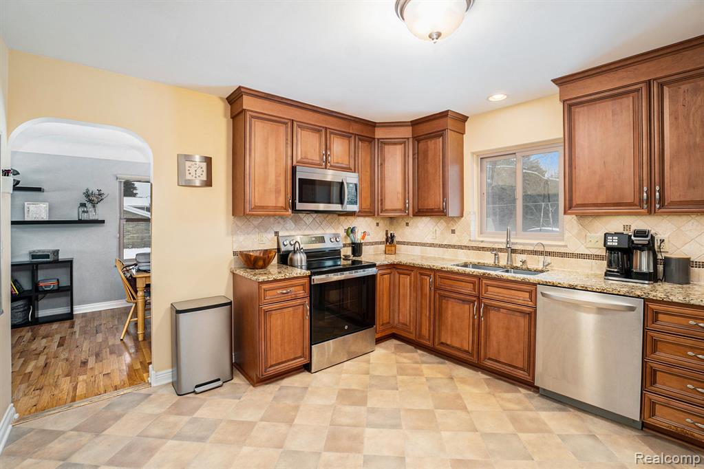 7545 Porter Road Grand Blanc, MI 48439 - Photo 10 of 34