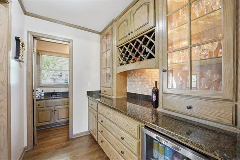 $699,950 | 5475 West 85th Terrace, Prairie Village, KS 66207