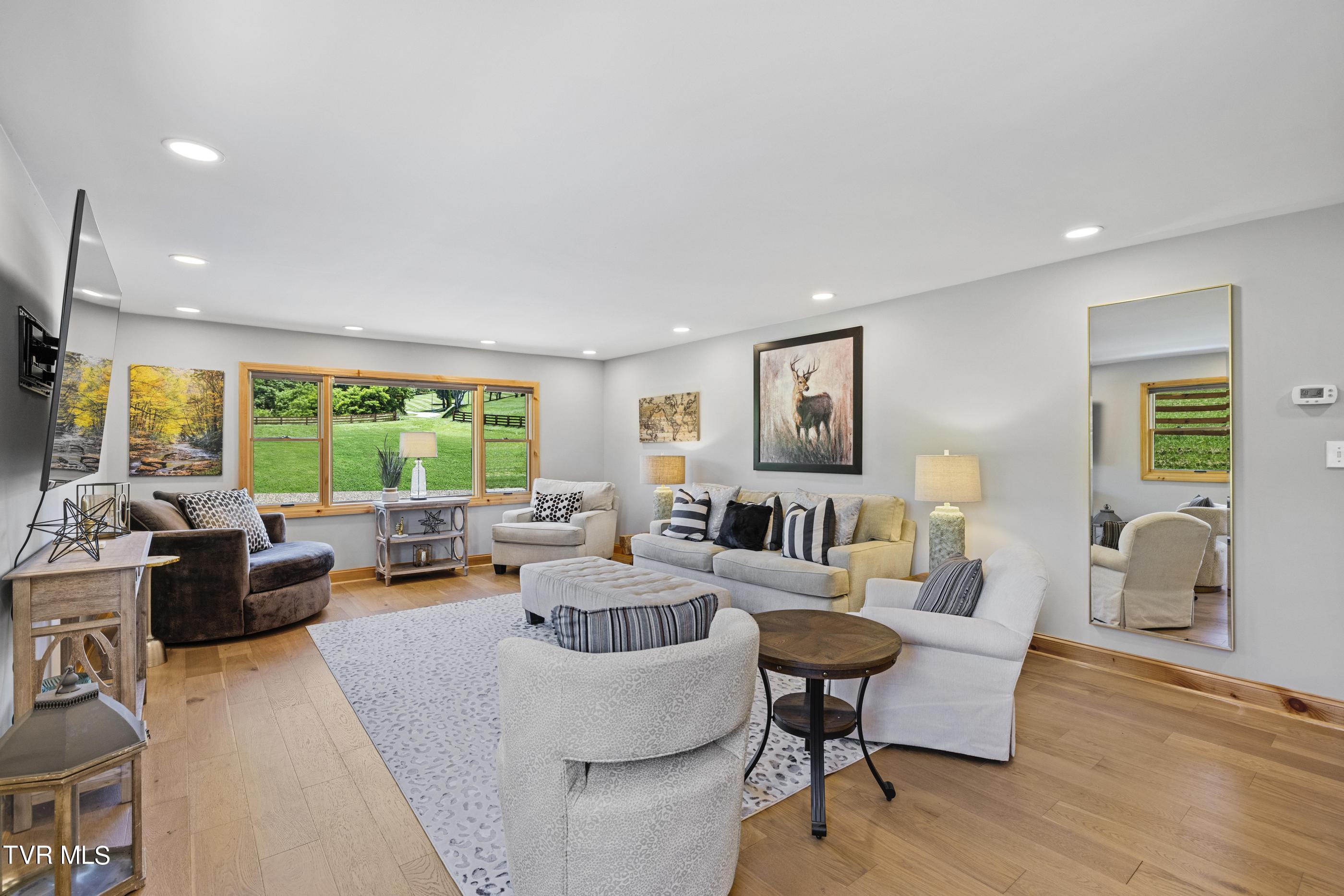 1934 Dry Hill Road Butler, TN 37640 - Photo 5 of 48 2R9A0341