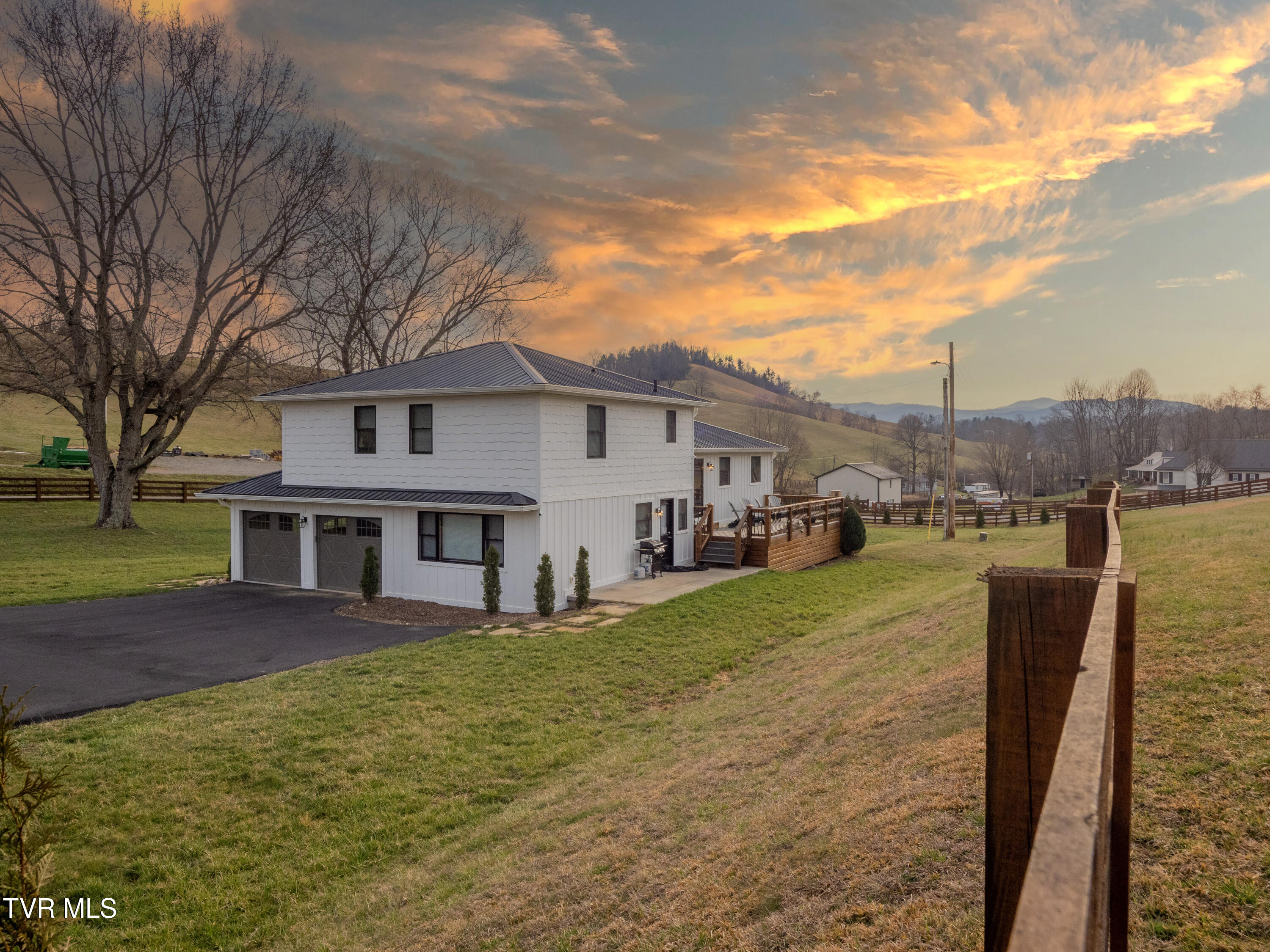 1934 Dry Hill Road Butler, TN 37640 - Photo 6 of 48 _3131642 (1)