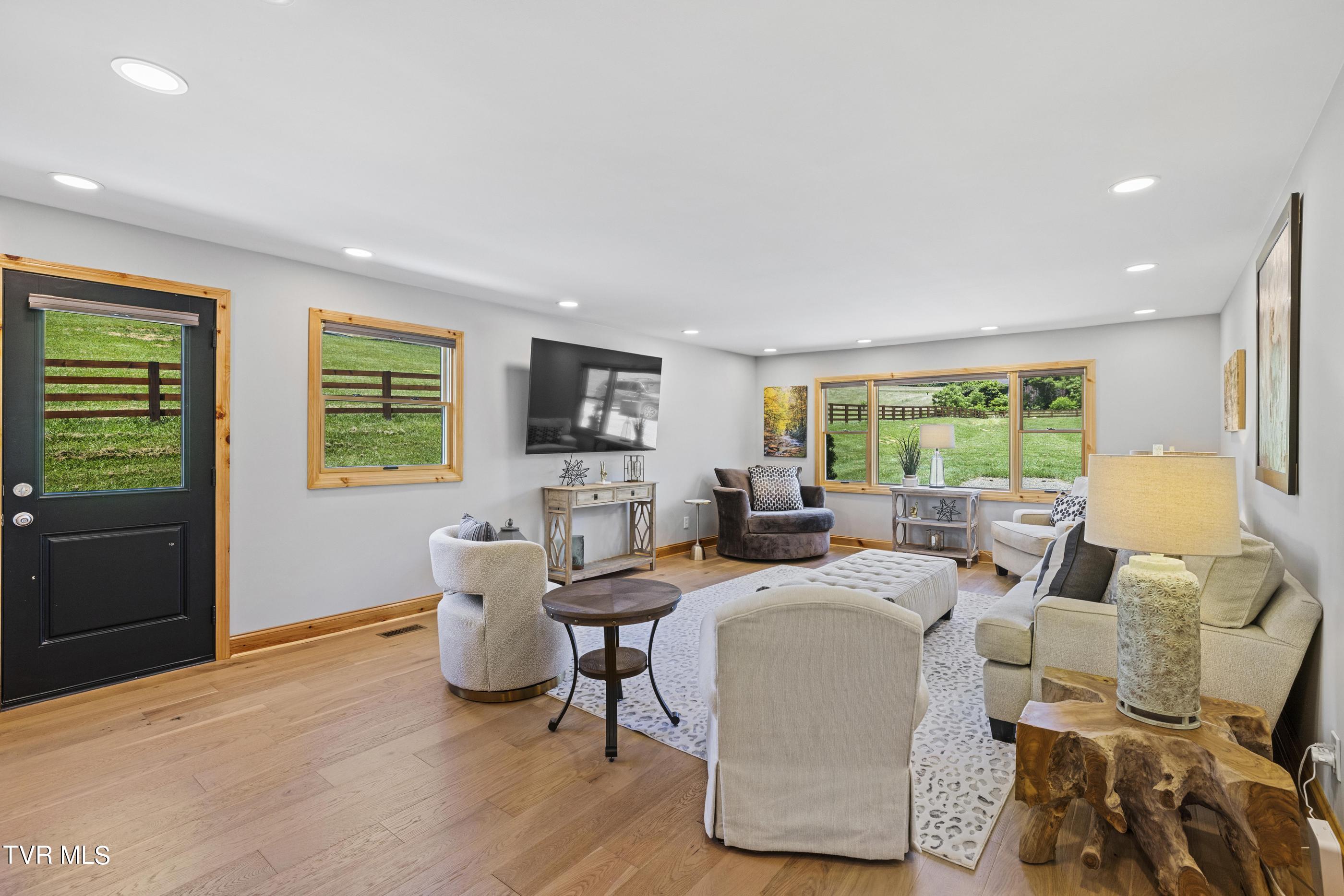 1934 Dry Hill Road Butler, TN 37640 - Photo 8 of 48 2R9A0336