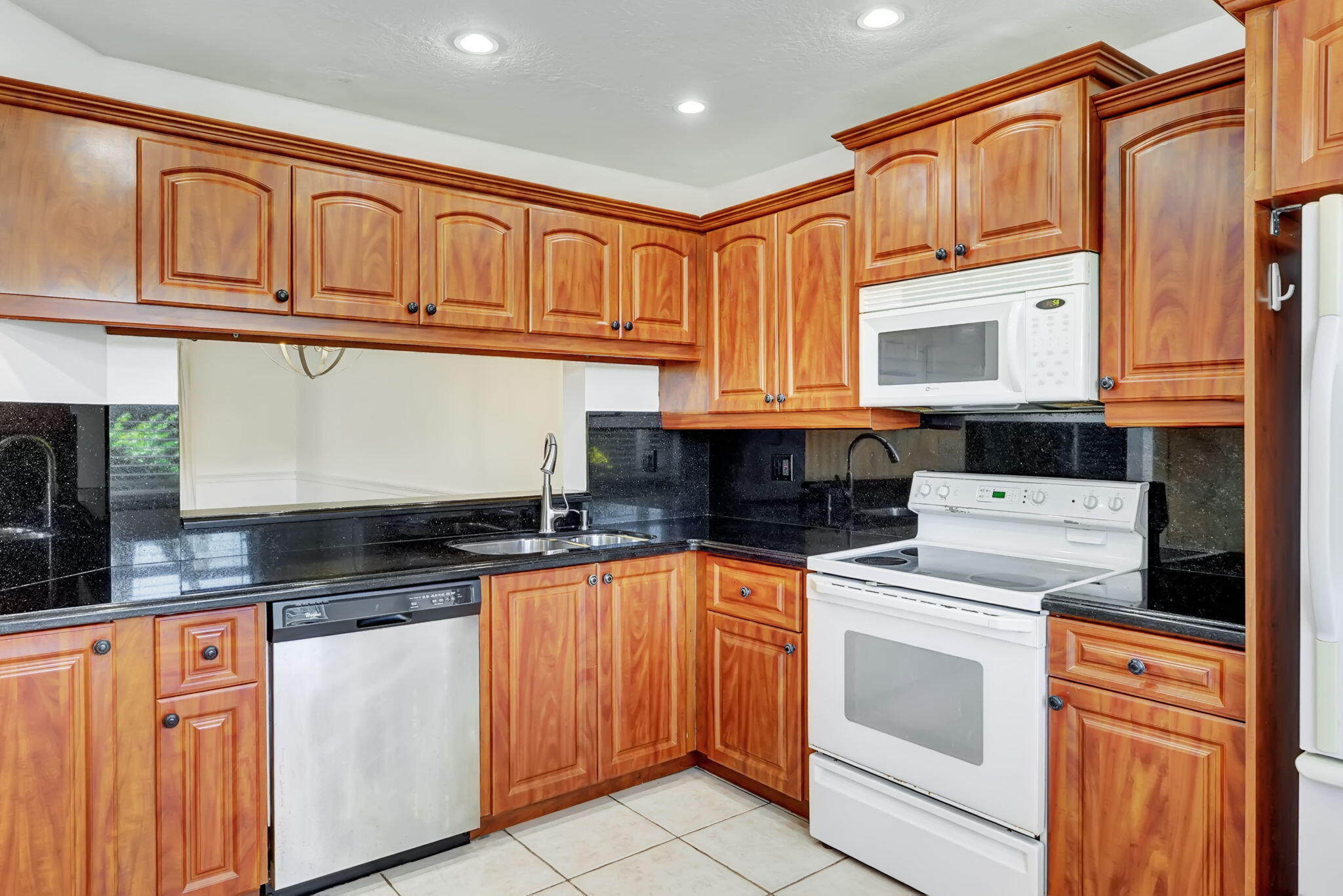 6372 Boca Circle Boca Raton, FL 33433 - Photo 6 of 34 Kitchen