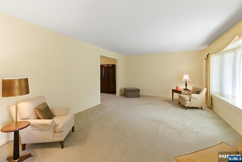 169 Hamilton Road Teaneck, NJ 07666 - Photo 5 of 27