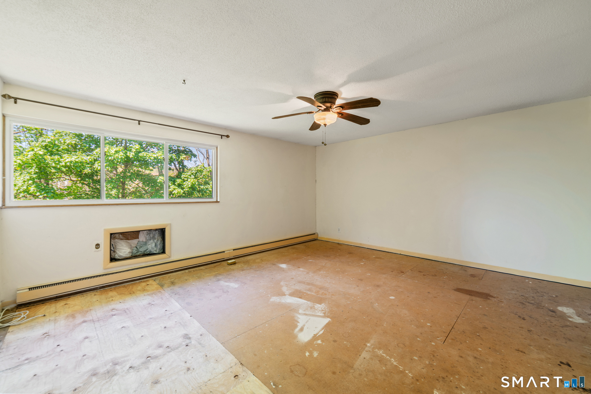 55 Porter Avenue, Unit 6E Naugatuck, CT 06770 - Photo 14 of 29 an empty room with a window