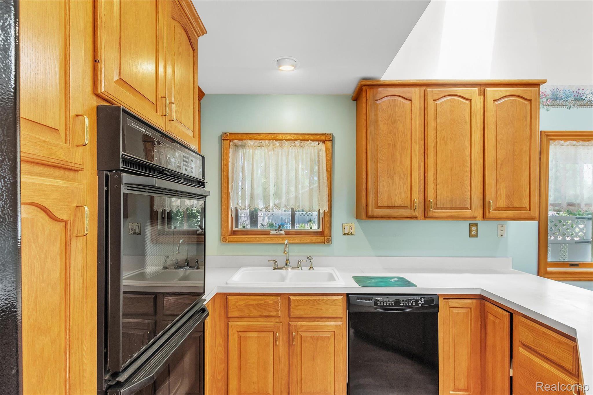 25064 Reeck Road Trenton, MI 48183 - Photo 12 of 54 Gallery Image 12