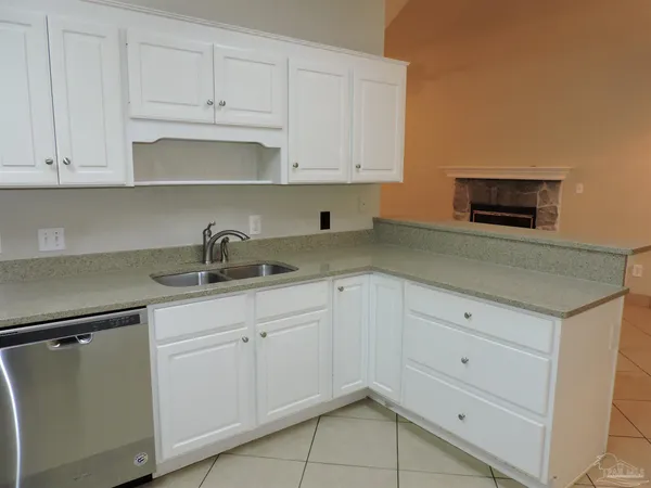 $2,100 | 6423 Lake Charlene Lane, Pensacola, FL 32506