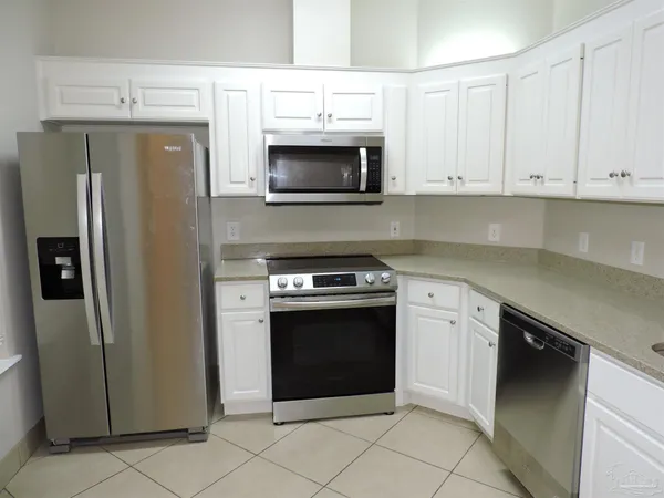 $2,100 | 6423 Lake Charlene Lane, Pensacola, FL 32506