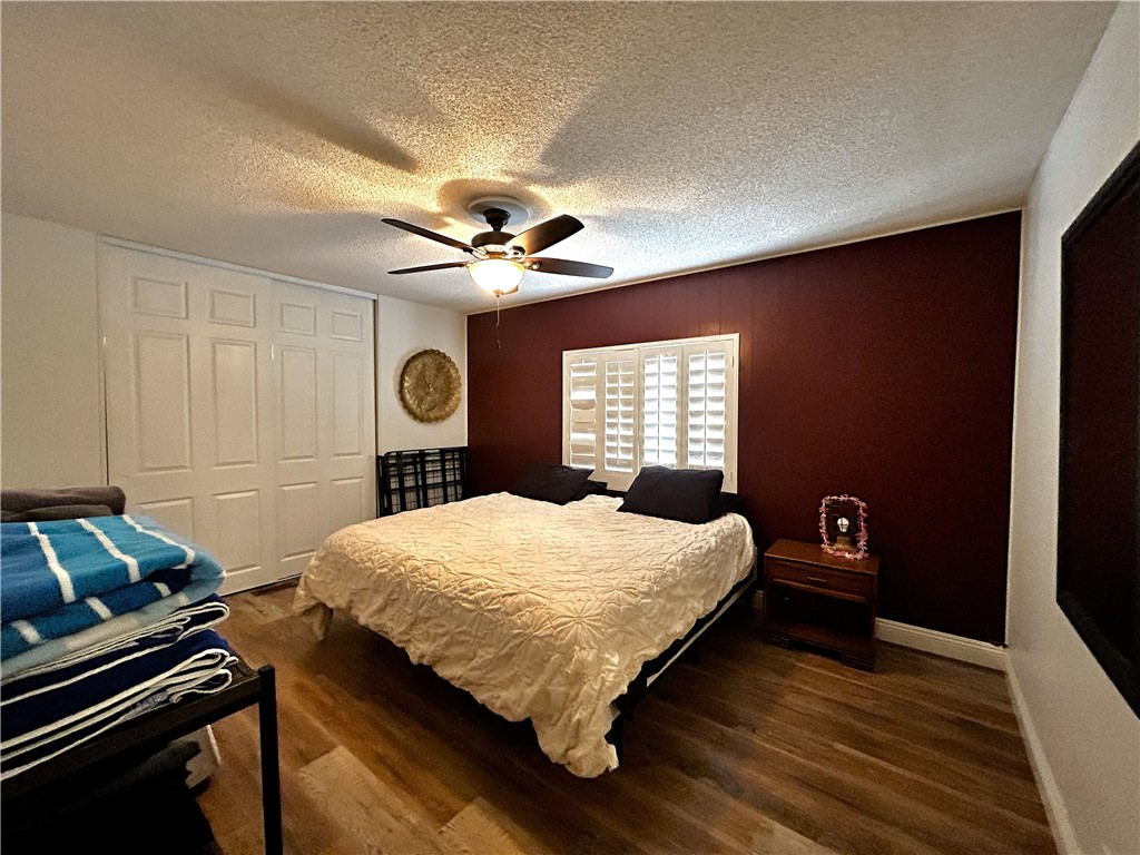 116 Thunderhead 1 Needles, CA 92363 - Photo 10 of 14 a bedroom with a bed and a chandelier