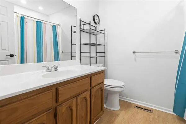 $320,000 | 5714 Creek View Drive, Parkville, MO 64152