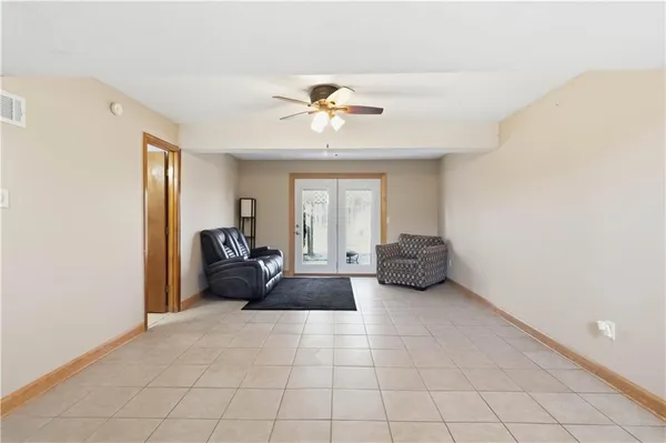 $320,000 | 5714 Creek View Drive, Parkville, MO 64152