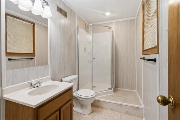 $320,000 | 5714 Creek View Drive, Parkville, MO 64152