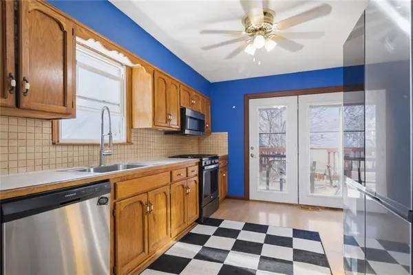 $320,000 | 5714 Creek View Drive, Parkville, MO 64152