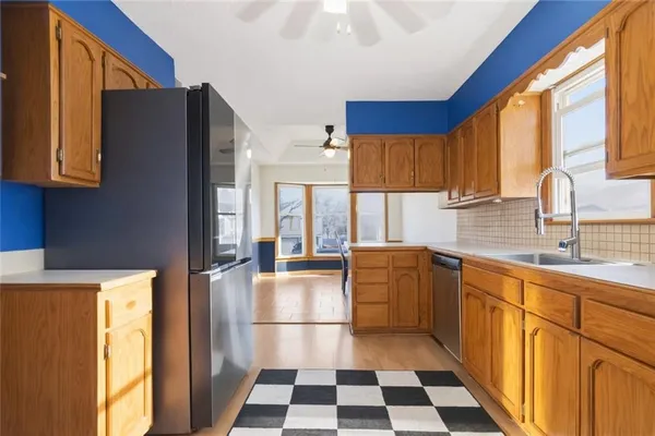 $320,000 | 5714 Creek View Drive, Parkville, MO 64152