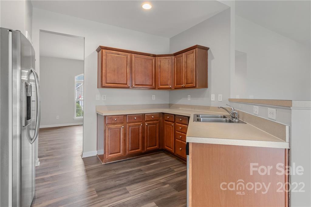 272 Lorraine Road Fort Mill, SC 29708 - Photo 15 of 42 a kitchen with a sink and a stove top oven
