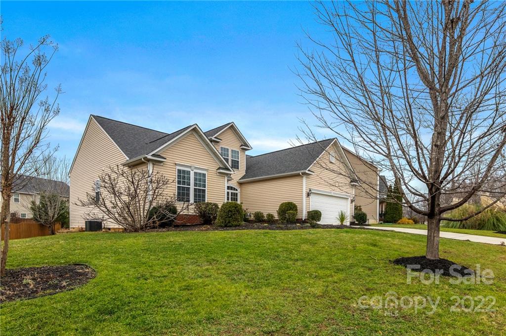 272 Lorraine Road Fort Mill, SC 29708 - Photo 2 of 42 a front view of house with yard and green space