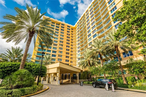 $2,950 | 2501 South Ocean Drive, Unit PH28, Hollywood, FL 33019