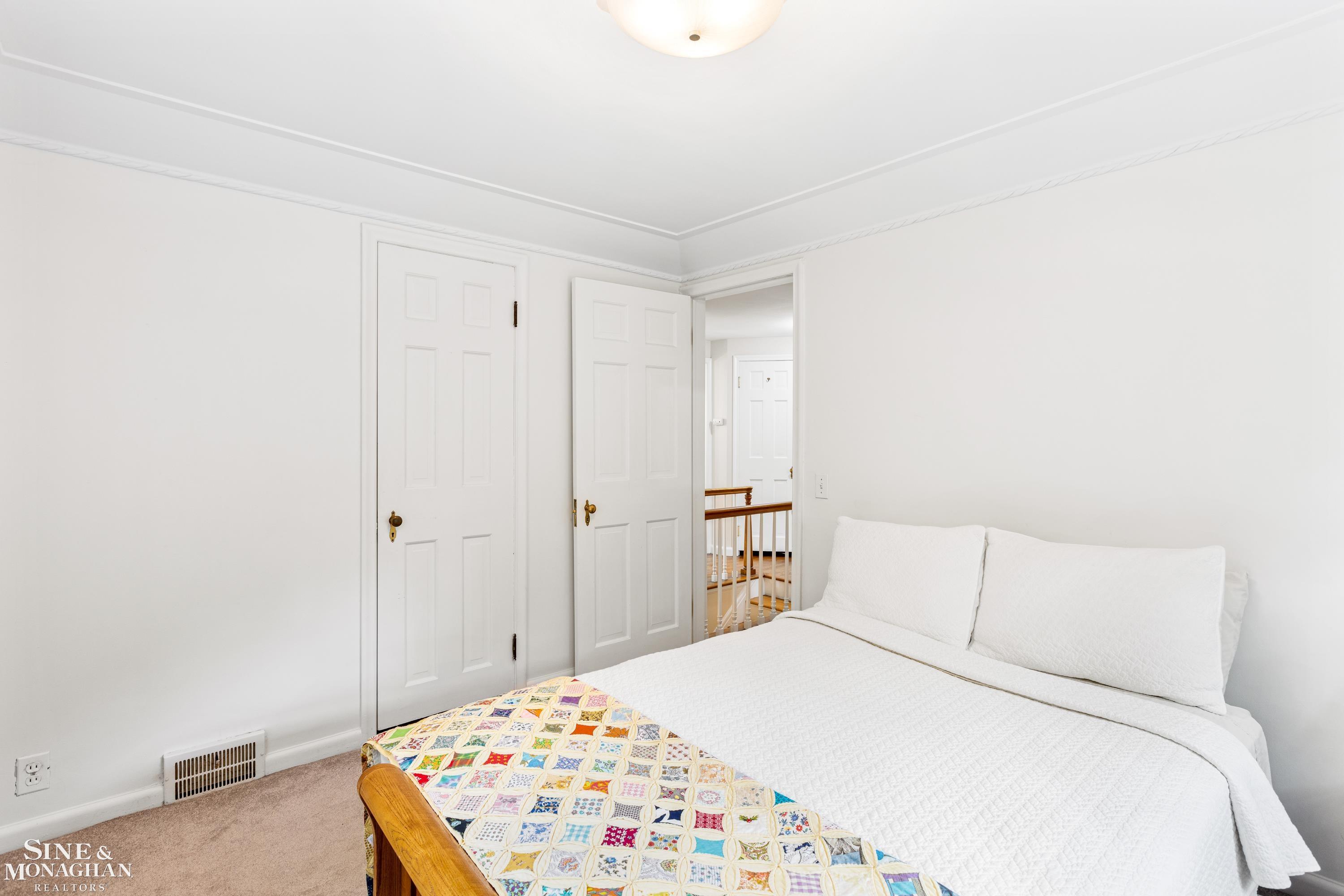 1488 Hampton Road Grosse Pointe, MI 48236 - Photo 19 of 32 50112096-18.JPG