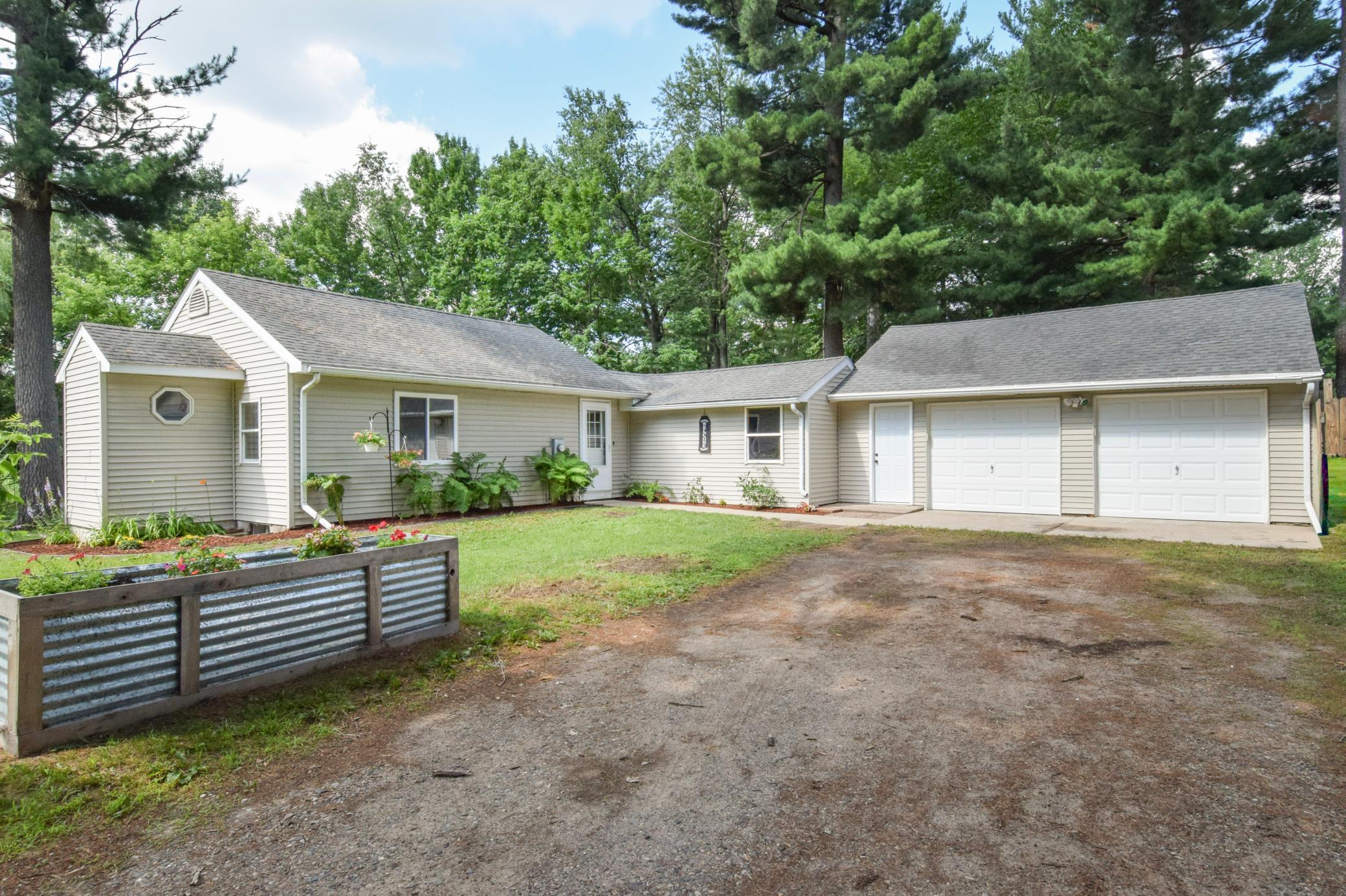 233 Hawthorne Road Wyoming, MN 55092 - Photo 2 of 28