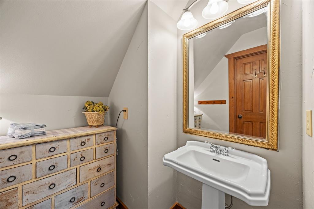 535 Cullins Road Rockwall, TX 75032 - Photo 16 of 23 2nd fl - Full Bathroom -