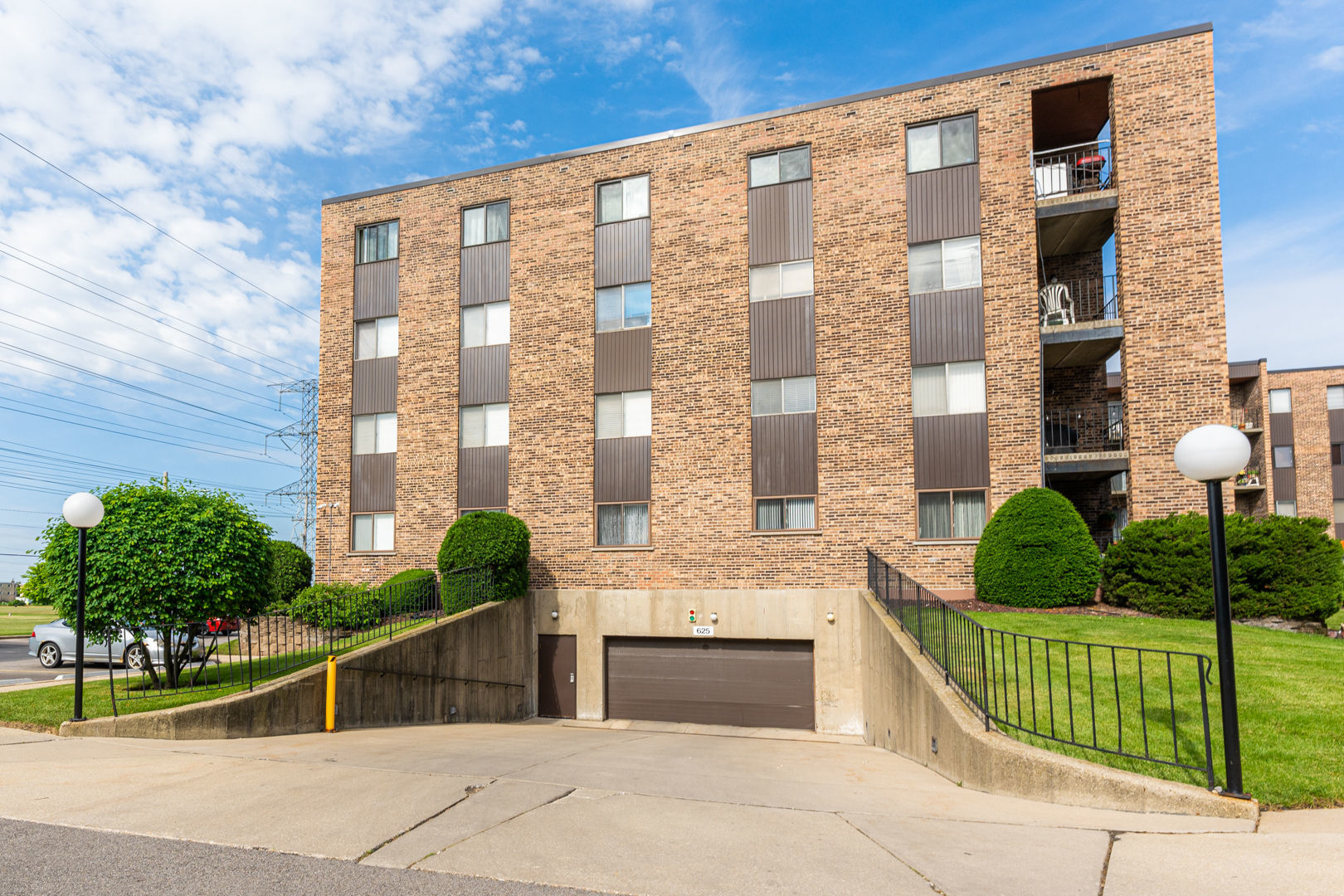 625 West Huntington Commons Road, Unit 106 Mount Prospect, IL 60056 - Photo 12 of 17 a front view of a building with garden