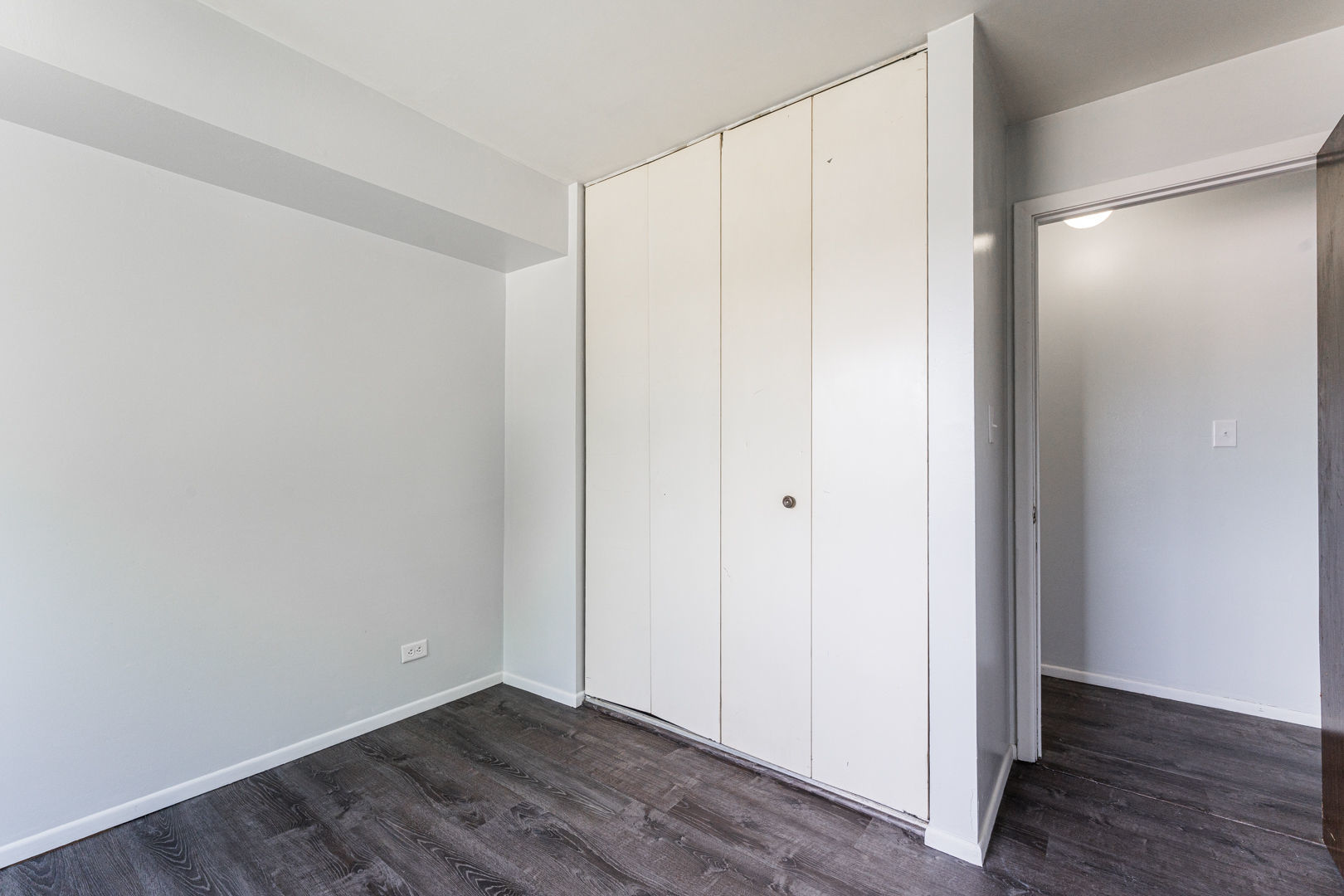 625 West Huntington Commons Road, Unit 106 Mount Prospect, IL 60056 - Photo 9 of 17 a view of an empty room