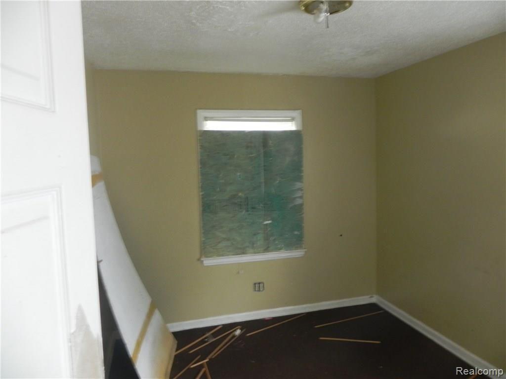 7668 Evergreen Road Detroit, MI 48228 - Photo 14 of 27