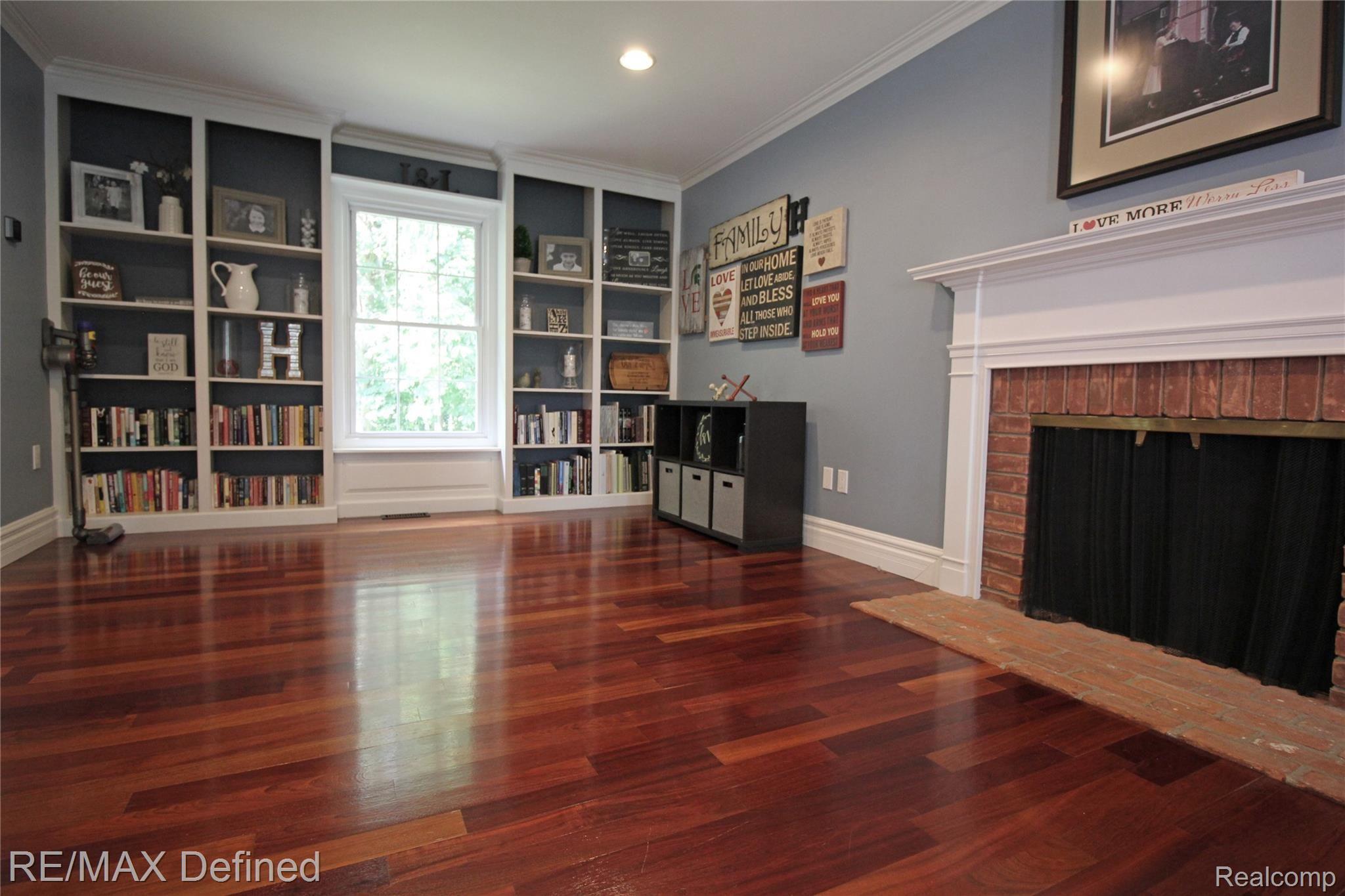 815 Aspen Drive Rochester, MI 48307 - Photo 8 of 31 Hardwood Flooring Living Room