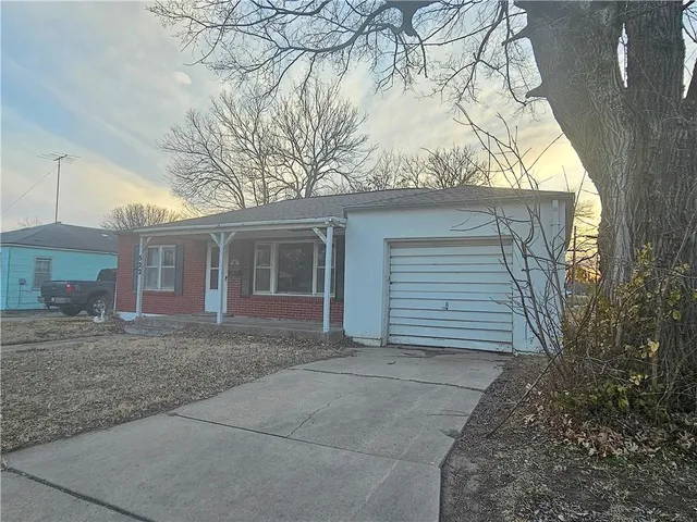 $39,999 | 522 North Kentucky Street, Iola, KS 66749