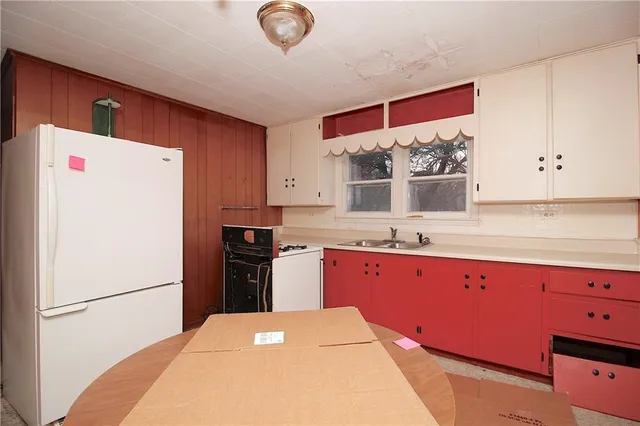 $39,999 | 522 North Kentucky Street, Iola, KS 66749