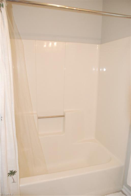 840 Laverton Lane Rural Hall, NC 27045 - Photo 16 of 17 Upper bath tub/shower