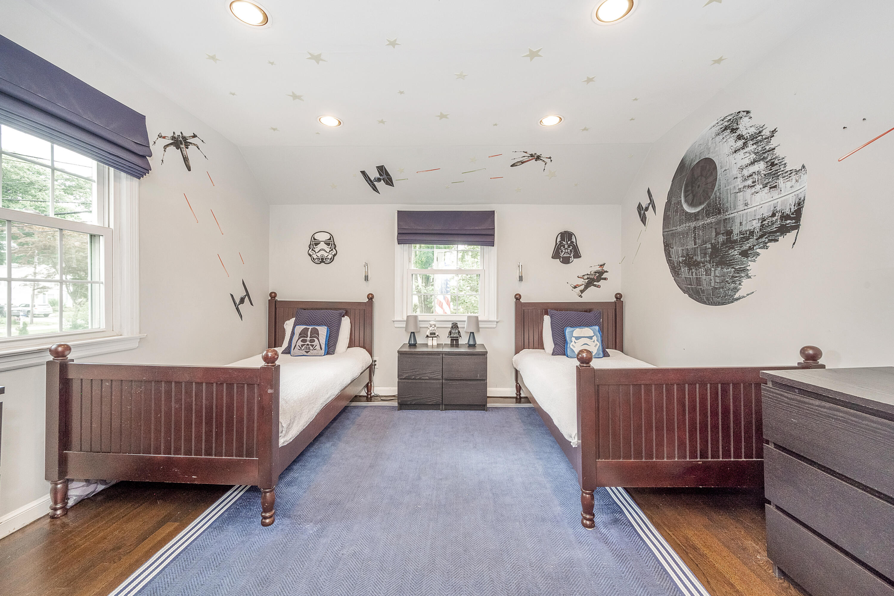 107 Hollow Tree Ridge Road Darien, CT 06820 - Photo 15 of 32 a bed room with furniture and a window