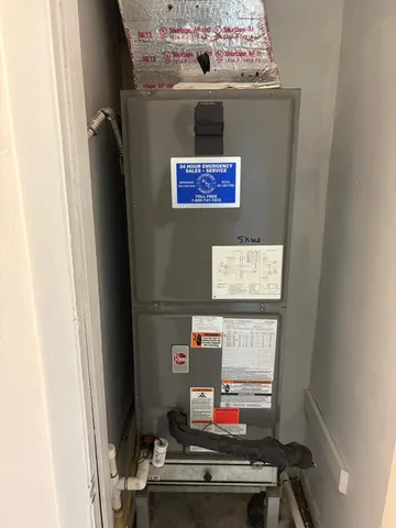 a view of a bench in a backyard