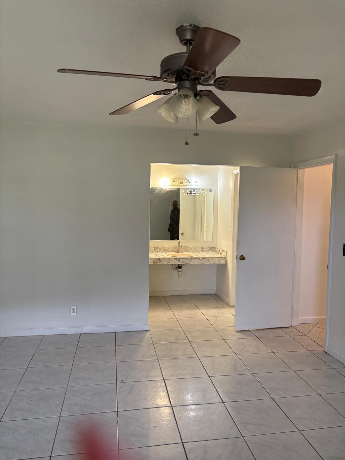 2801 Albatross Road Delray Beach, FL 33444 - Photo 8 of 14 a view of a livingroom with a ceiling fan and window