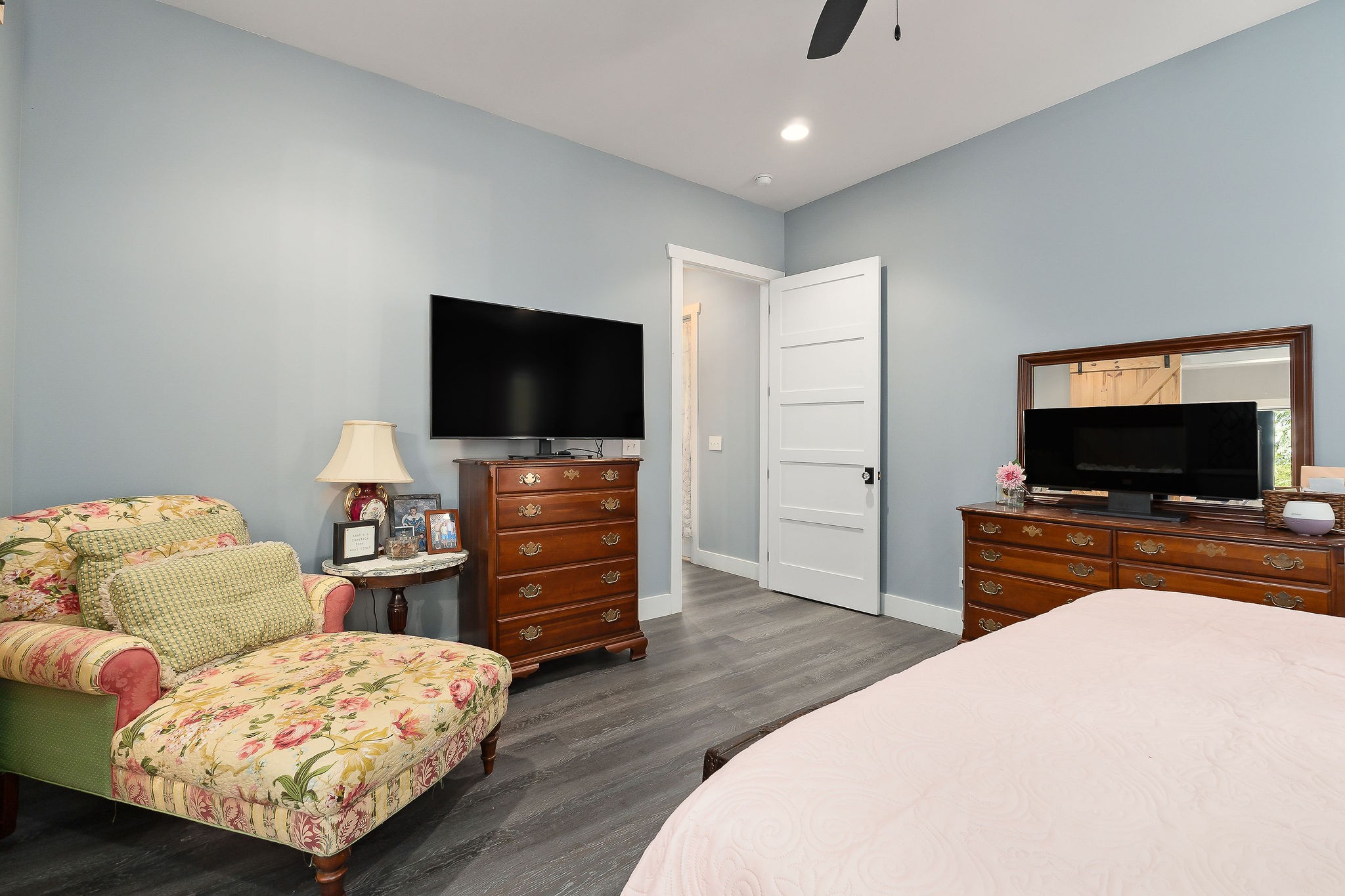 881 Eagle Mountain Road Granville, TN 38564 - Photo 21 of 49 a bedroom with furniture and a flat screen tv
