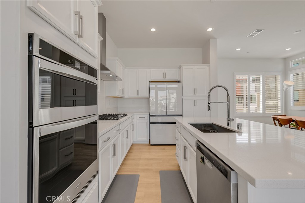 130 Rondo Irvine, CA 92618 - Photo 4 of 36
