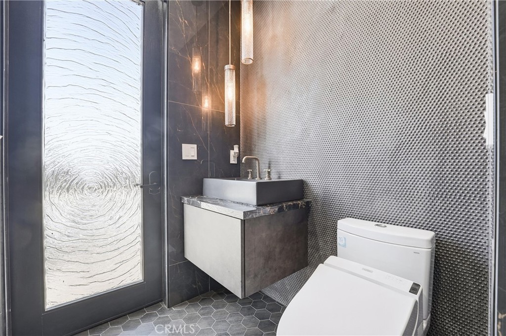 381 South Henning Way Anaheim, CA 92807 - Photo 25 of 55 a bathroom with a toilet a sink and a mirror