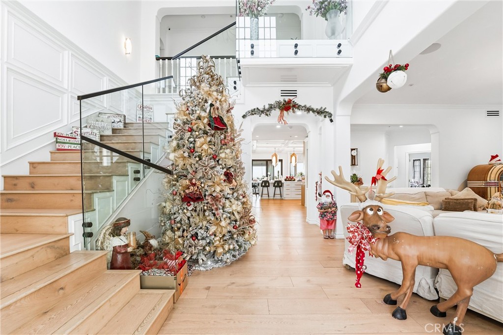 381 South Henning Way Anaheim, CA 92807 - Photo 8 of 55 a living room with furniture and flowers